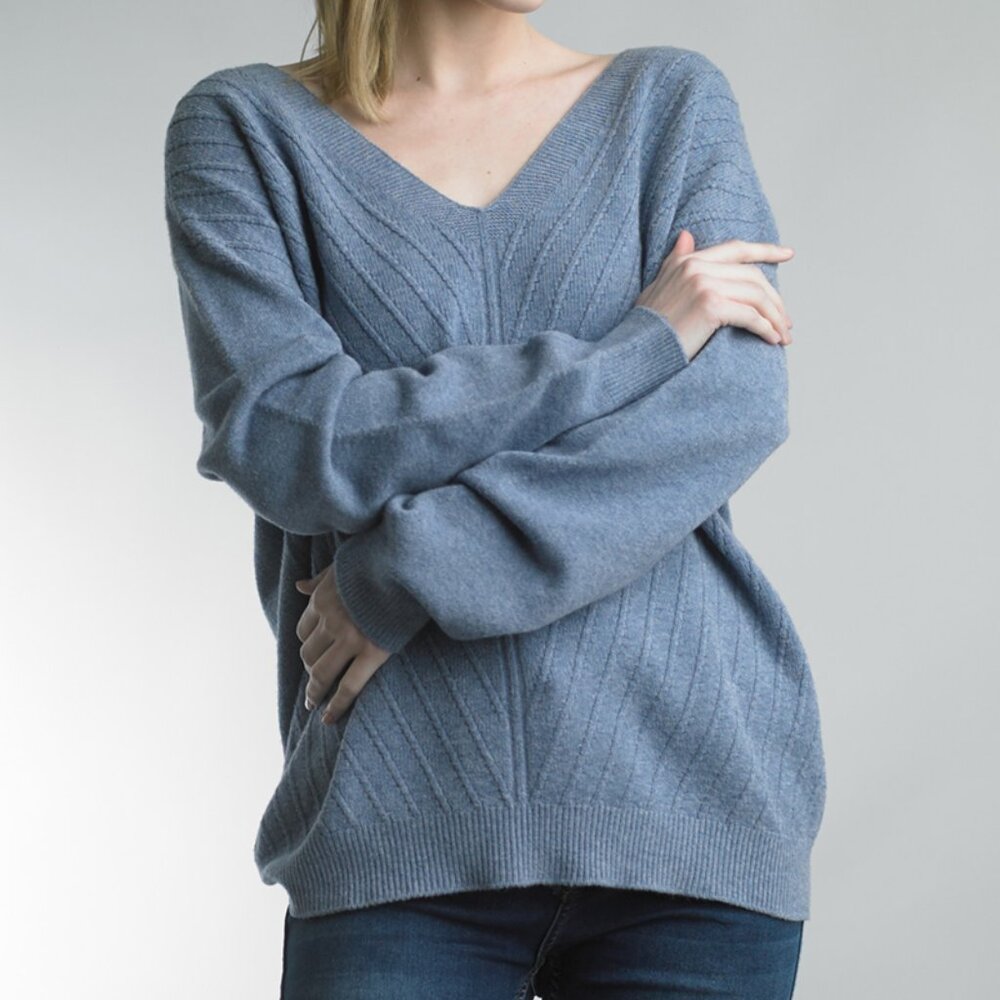 NWT Tempo Paris V-Neckline Tunic Sweater With Front Seam Details In Blue